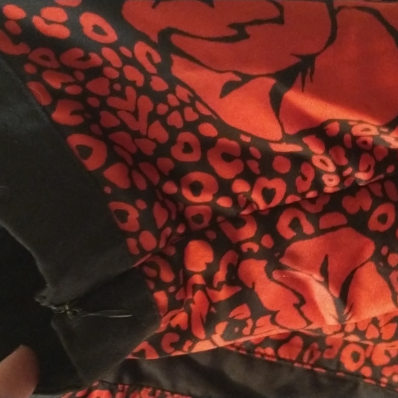 Pure energy red and black top, side zip, 1x - Picture 4 of 4